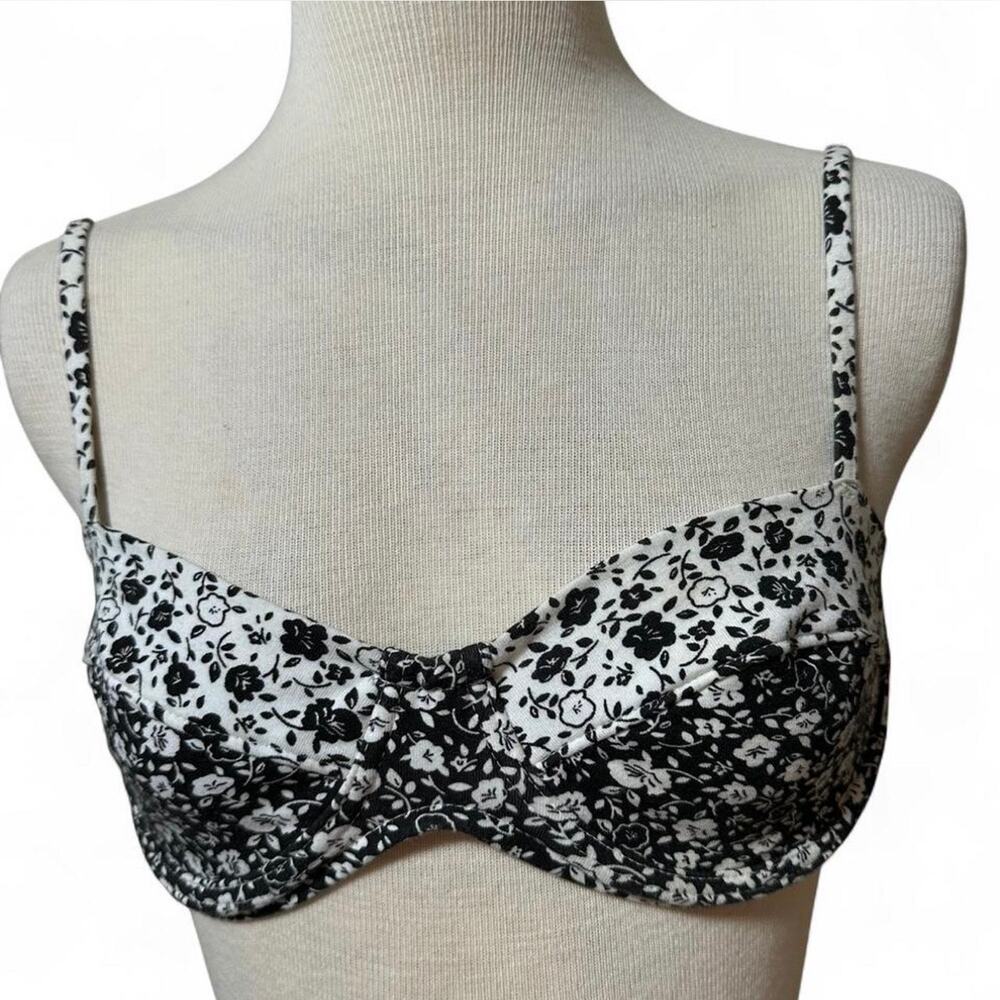 Vintage 80s/90s Bikini Top Swimwear Black
And white floral
Women’s Size s/M